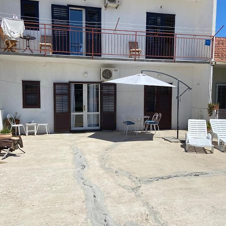 Rebeka'S Apartment Primosten Exterior photo