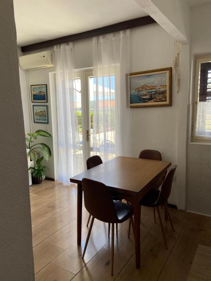 Rebeka'S Apartment Primosten Exterior photo