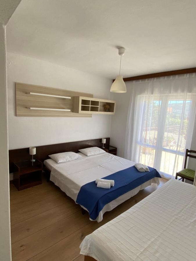 Rebeka'S Apartment Primosten Exterior photo
