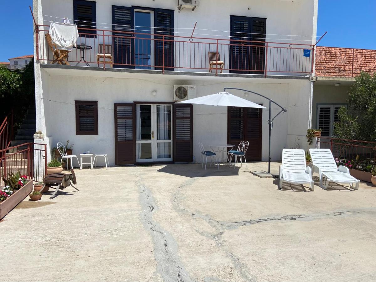 Rebeka'S Apartment Primosten Exterior photo